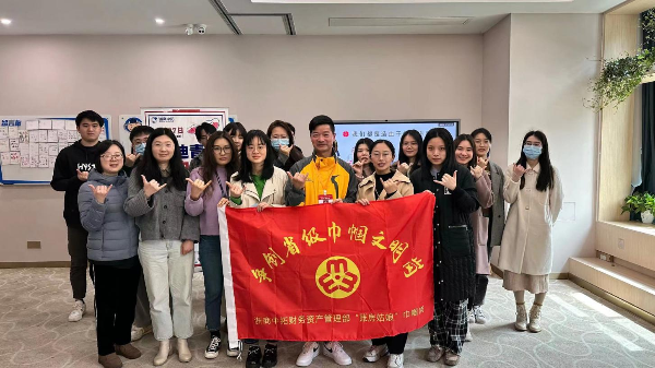 情暖三月学雷锋 “账房女人”献热血