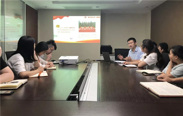 公司党委副书记丁开国赴交通物资部党支部教学“不忘初心、切记使命”主题教育专题党课