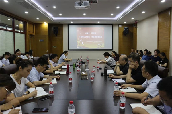 公司党委委员徐愧儒教学“不忘初心、切记使命” 主题教育专题党课：：不忘初心谋开展、驻足岗位做孝顺