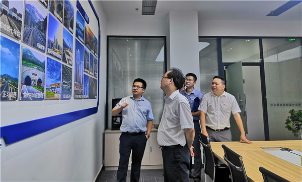 集团党委副书记黄伟建一行到重庆腾博汇游戏官网调研指导事情