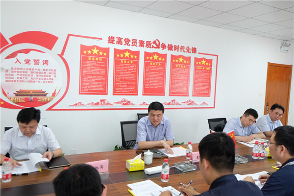 公司党委书记、、、董事长袁仁军一行赴腾博汇游戏官网新质料慰问调研