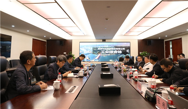 武钢集团鄂钢商业有限公司总司理周志一行到我司考察交流