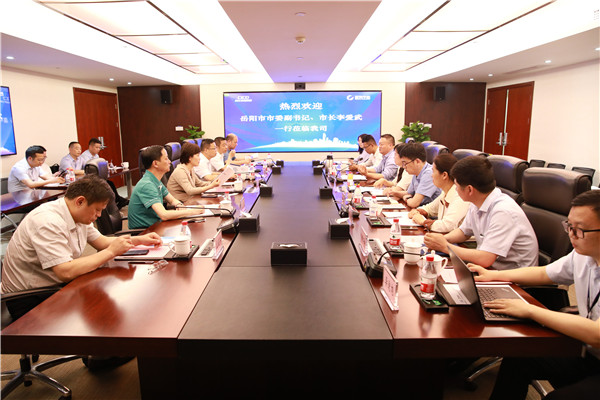 岳阳市委副书记、、、市长李爱武一行到访我司