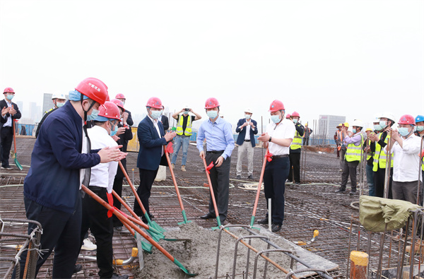 鸿顶大吉、、鸿猷大展，浙商腾博汇游戏官网总部大楼结顶仪式圆满举行