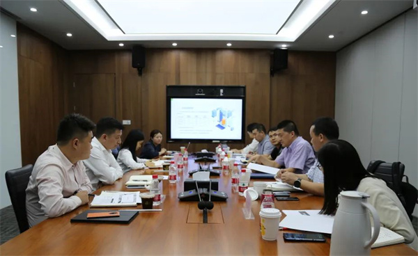 公司党委书记、、、董事长袁仁军调研驻沪营业单位