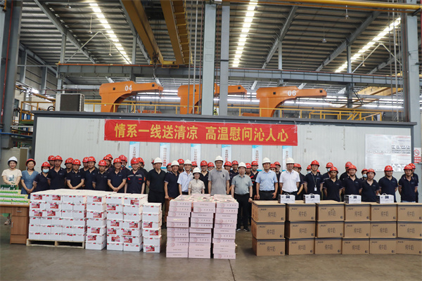 公司党委委员、、、副总司理魏勇到腾博汇游戏官网新质料开展“送清凉”慰问