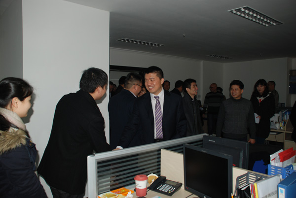公司向导整体走访慰问在长员工