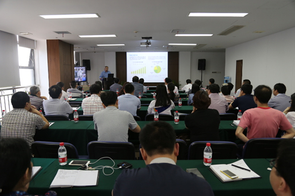 公司举行二季度党委中心组（扩大）学习会暨“腾博汇游戏官网电商训练营”专题培训