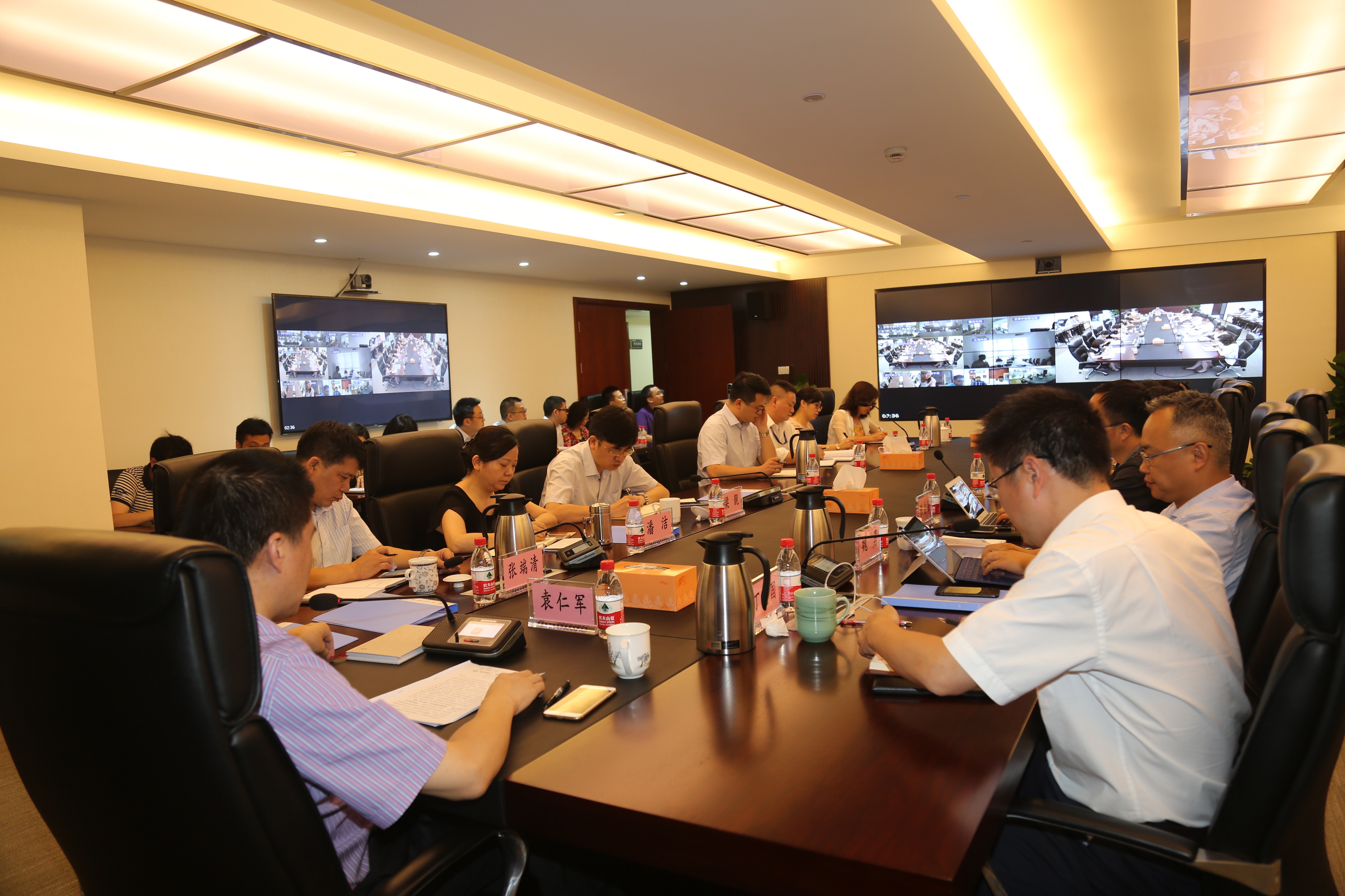 公司开展促刷新 强立异 谋开展“半月谈”活动