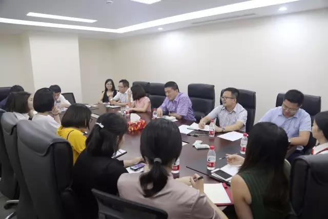 党委书记袁仁军以通俗党员身份加入第一党支部“清廉好家风”头脑交流会